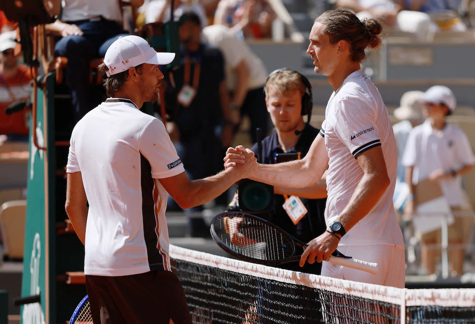 Zverev Dominates as French Open Begins Under Scorching Paris Sun