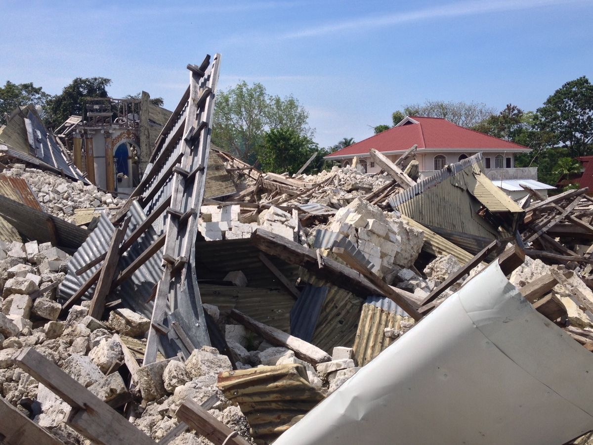 Deadly Building Collapse in Philippine City Traps Workers as Massive Rescue Effort Continues