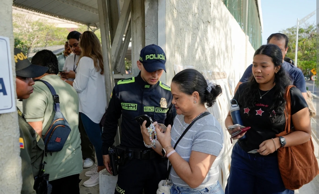 Colombia Heads Toward Pivotal Presidential Vote as Ideological Rivals Battle for Runoff Spot