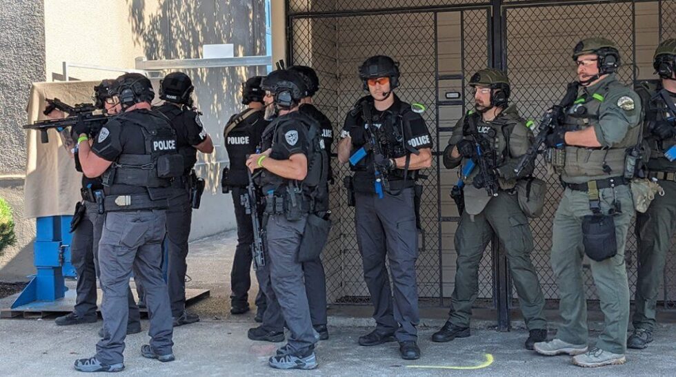 Chicago SWAT Standoff Prompts Road Closures on Northwest Side – [your]NEWS