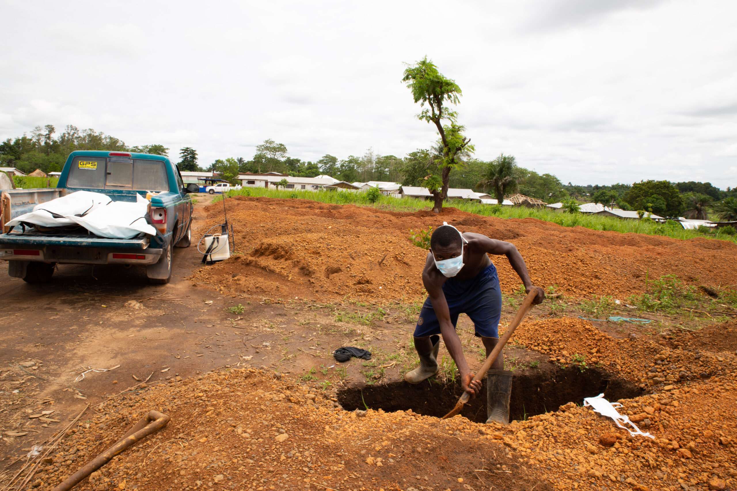 US Bars Certain Foreign Travelers Amid Expanding Ebola Outbreak in Central Africa