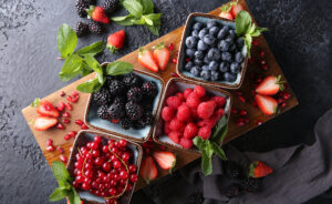 Long-Term Study of 90,000 Older Adults Links Flavonoid Intake to Lower Risk of Frailty and Mental Decline