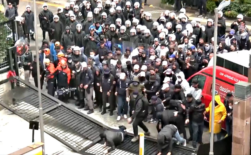 Turkish Police Raid Opposition Headquarters After Court Ousts CHP Leadership