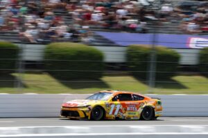 Denny Hamlin makes it 3 wins in a row, nabs 8th career title at Pocono
