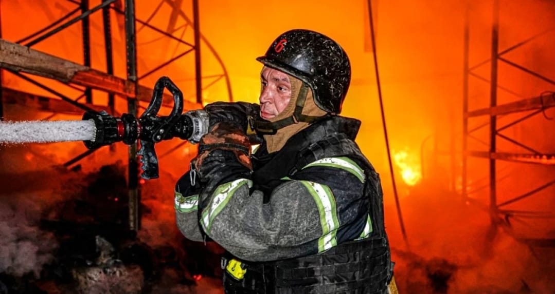 Ukraine Expands Strikes on Russian Energy Infrastructure as Zelensky Reveals Abramovich’s Role in Secret Messages with Kremlin