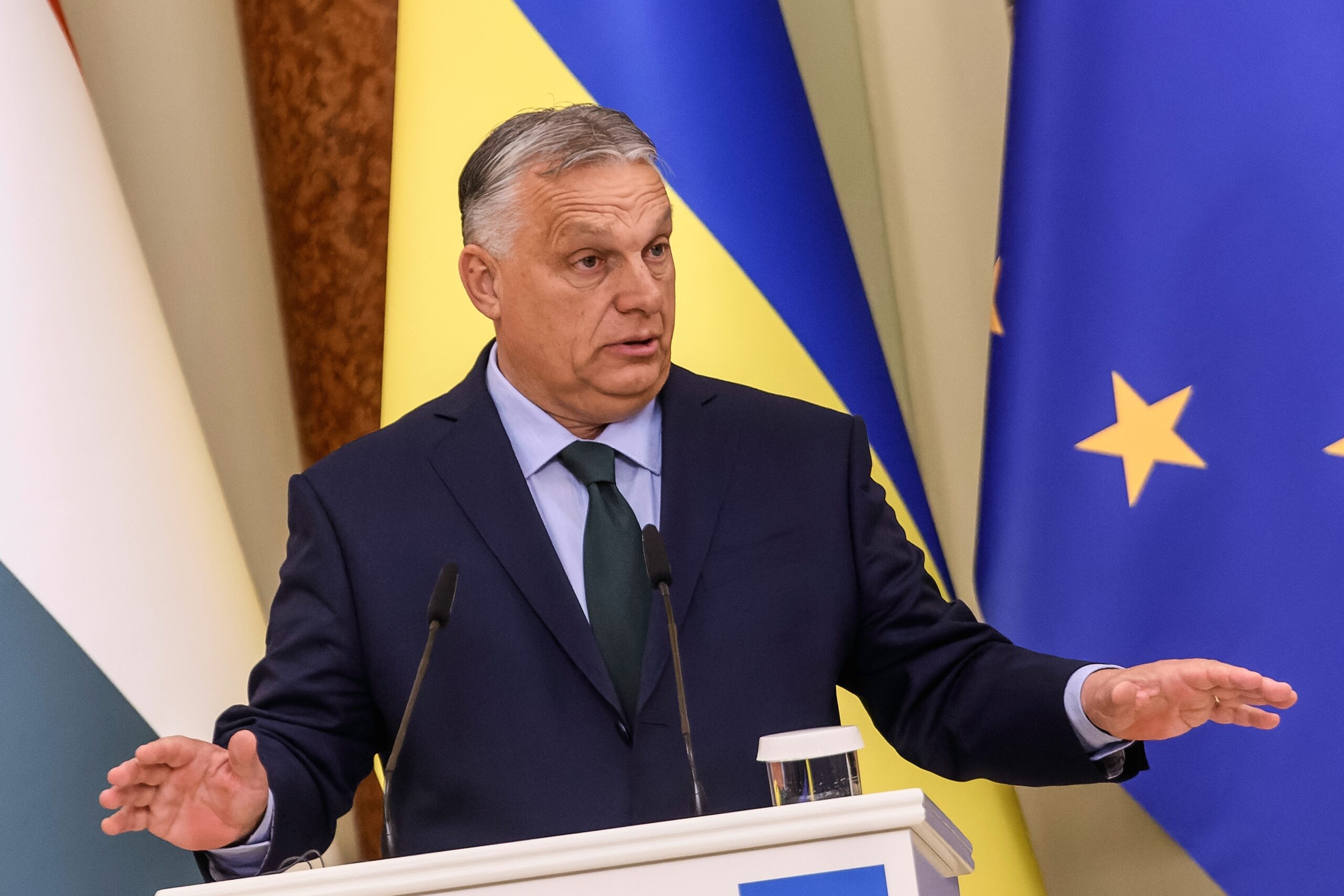 Hungary Parliament Approves Retroactive Eight-Year Limit for Prime Ministers, Blocking Orbán Return