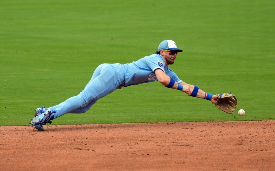 Royals star SS Bobby Witt Jr. (back tightness) exits vs. Giants
