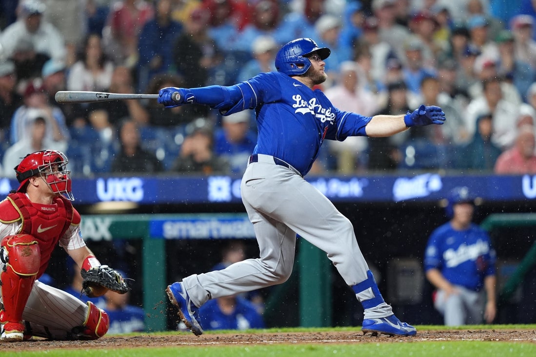 Max Muncy’s homer enough offense for Dodgers to beat Phillies