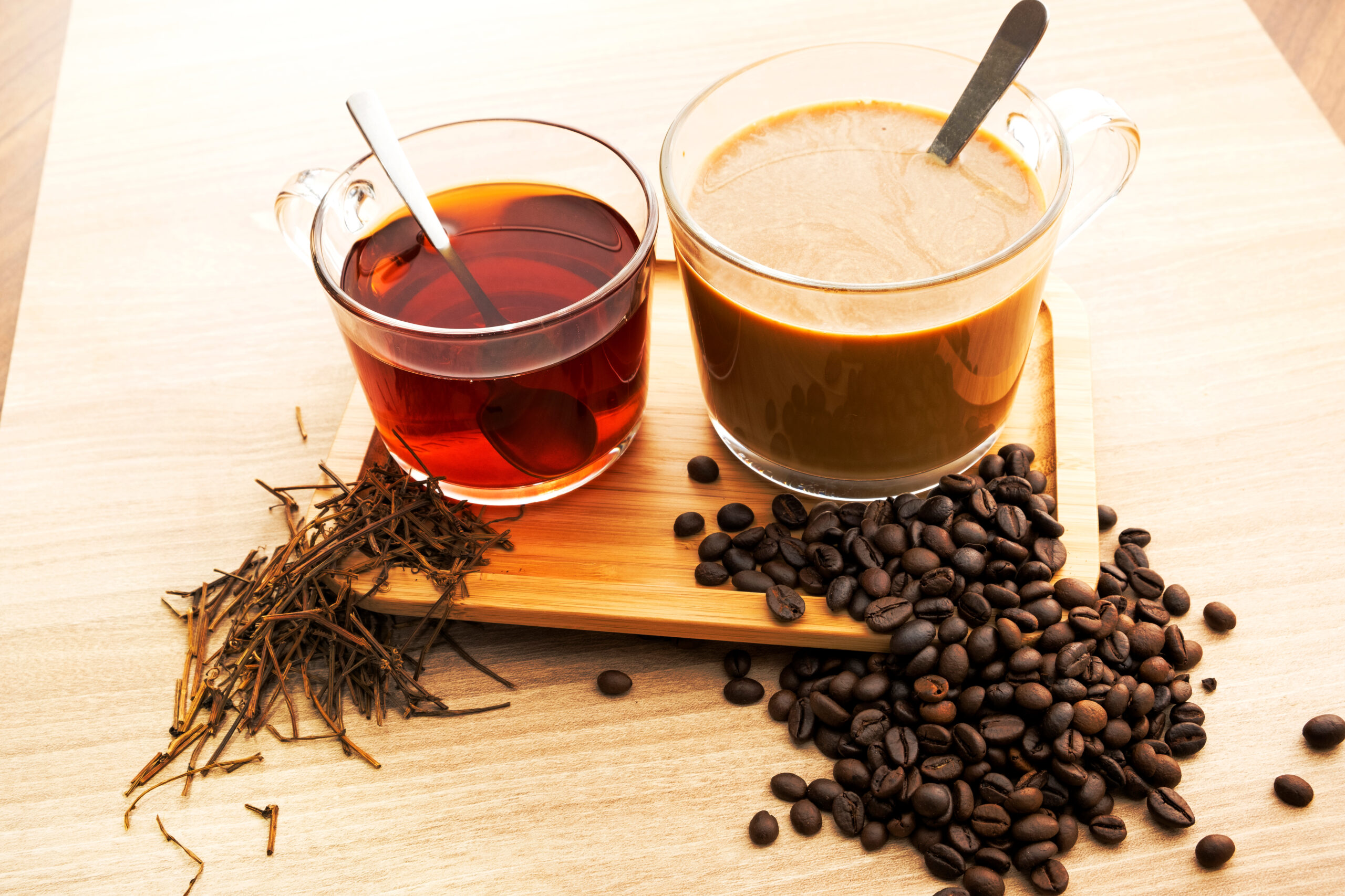 Long-Term Study Links Midlife Coffee and Tea Habits to Greater Strength in Older Age