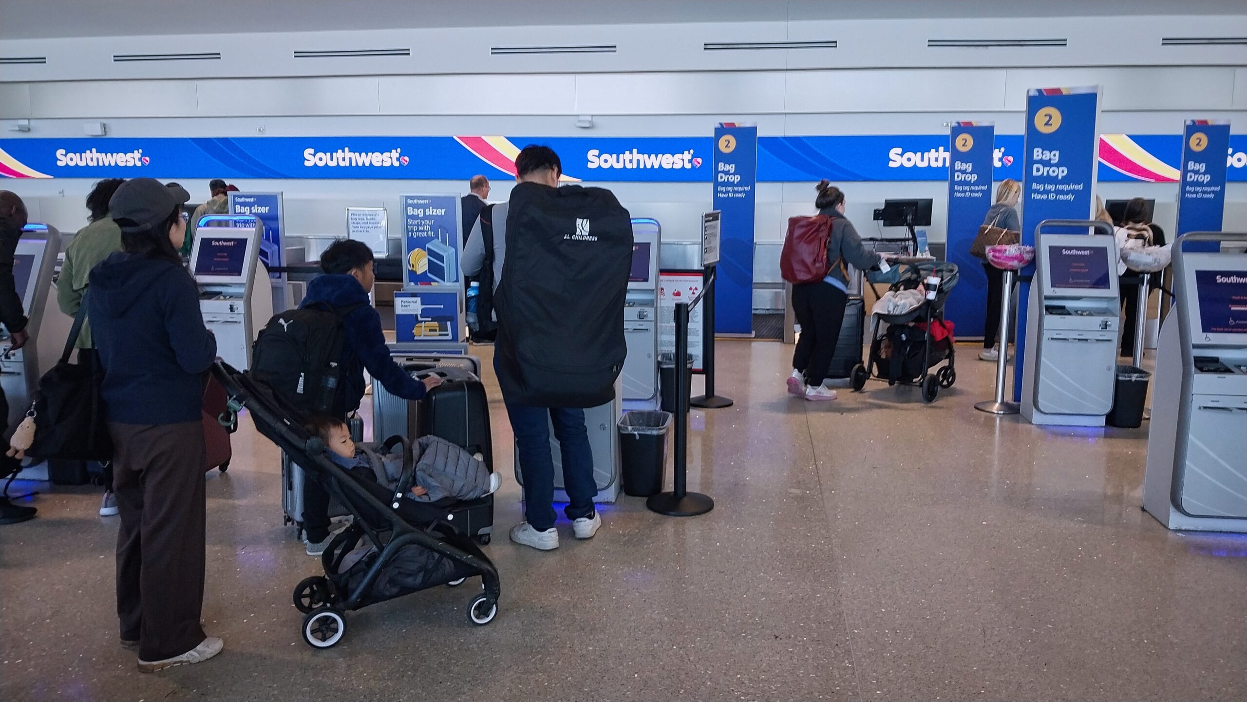 Airlines Challenge Expanding ICE Arrests at Airport Gates and Ticket Counters - [your]NEWS