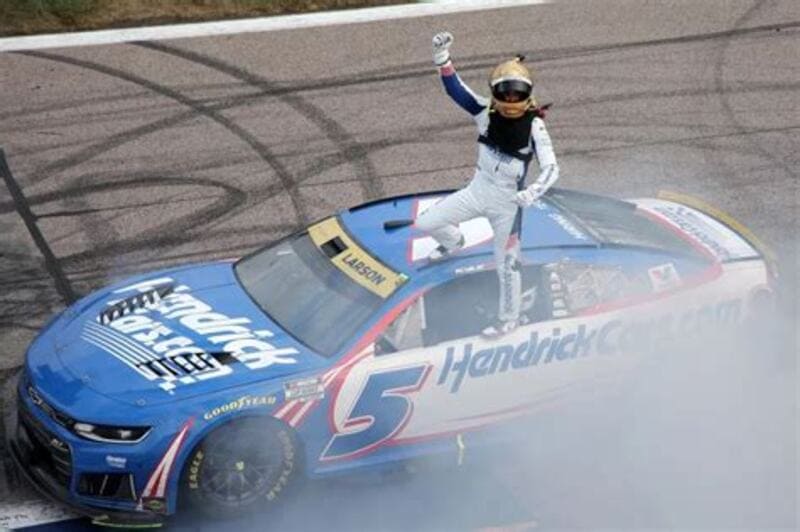 Kyle Larson Leaves Kansas With a Win and a Bigger Championship Lead