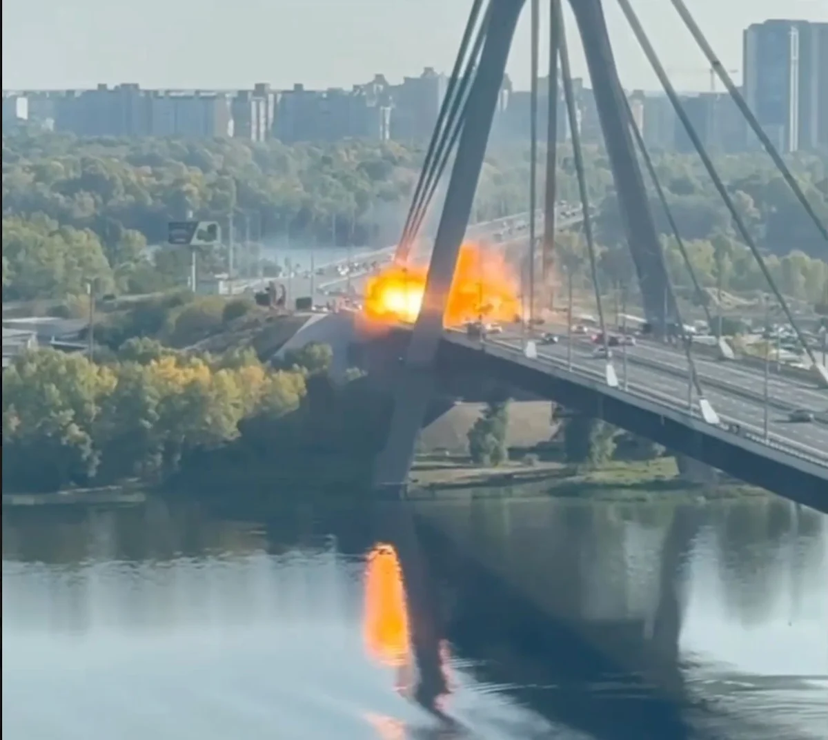 Russia Strikes Major Kyiv Bridge for Fourth Consecutive Day as Attacks Target Ukraine’s Critical Infrastructure