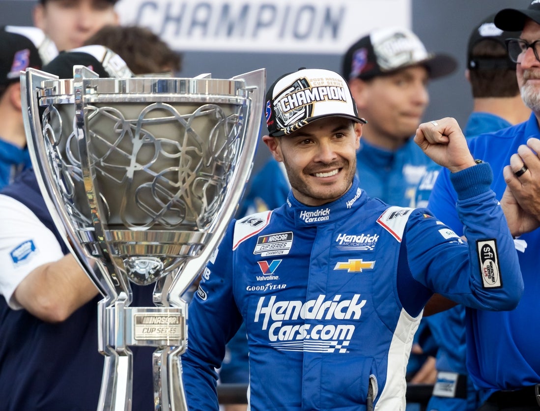 Kyle Larson looking to strengthen Chase lead at Phoenix - [your]NEWS