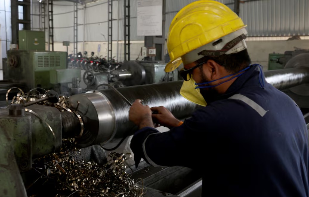 India’s Business Activity Hits Four-Month High as Hiring Growth Nearly ...